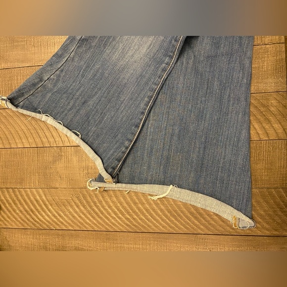 Judy Blue pull on jeans super flare raw hem - Picture 10 of 10